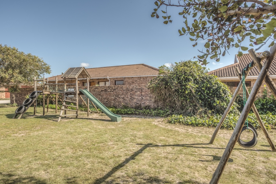 To Let 3 Bedroom Property for Rent in Summerstrand Eastern Cape